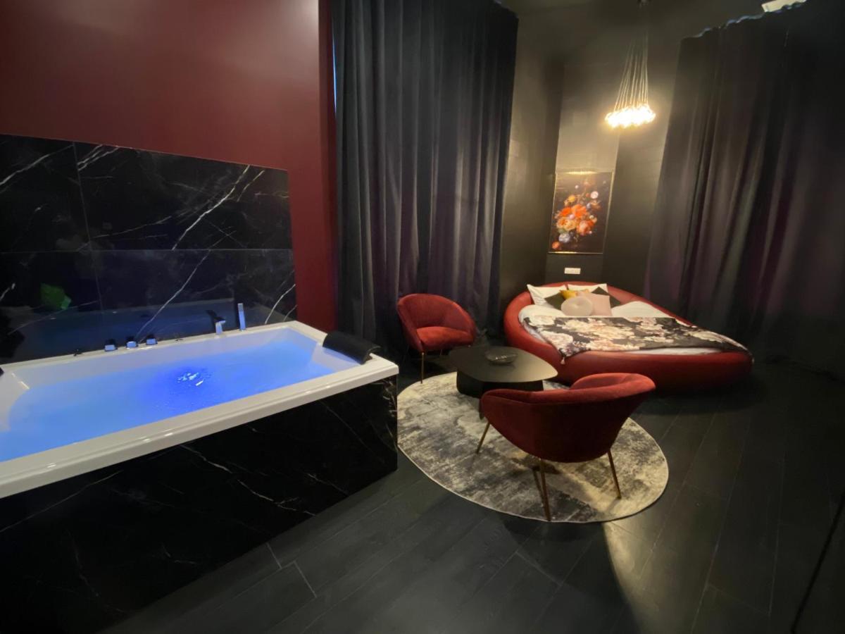 Legend Majestic Superbe Love Room - Jacuzzi - Champagne - Romantisme - Parking Prive Mâcon Buitenkant foto